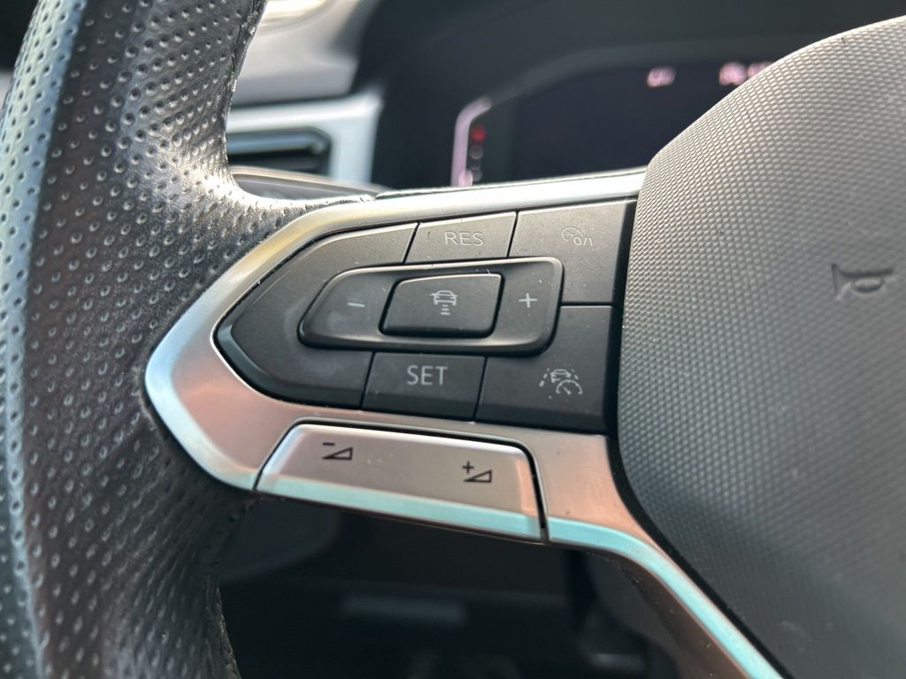 2022 Volkswagen Atlas Cross Sport V6 SEL Premium R-Line photo 21