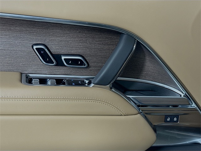 2025 Land Rover Range Rover SE photo 16