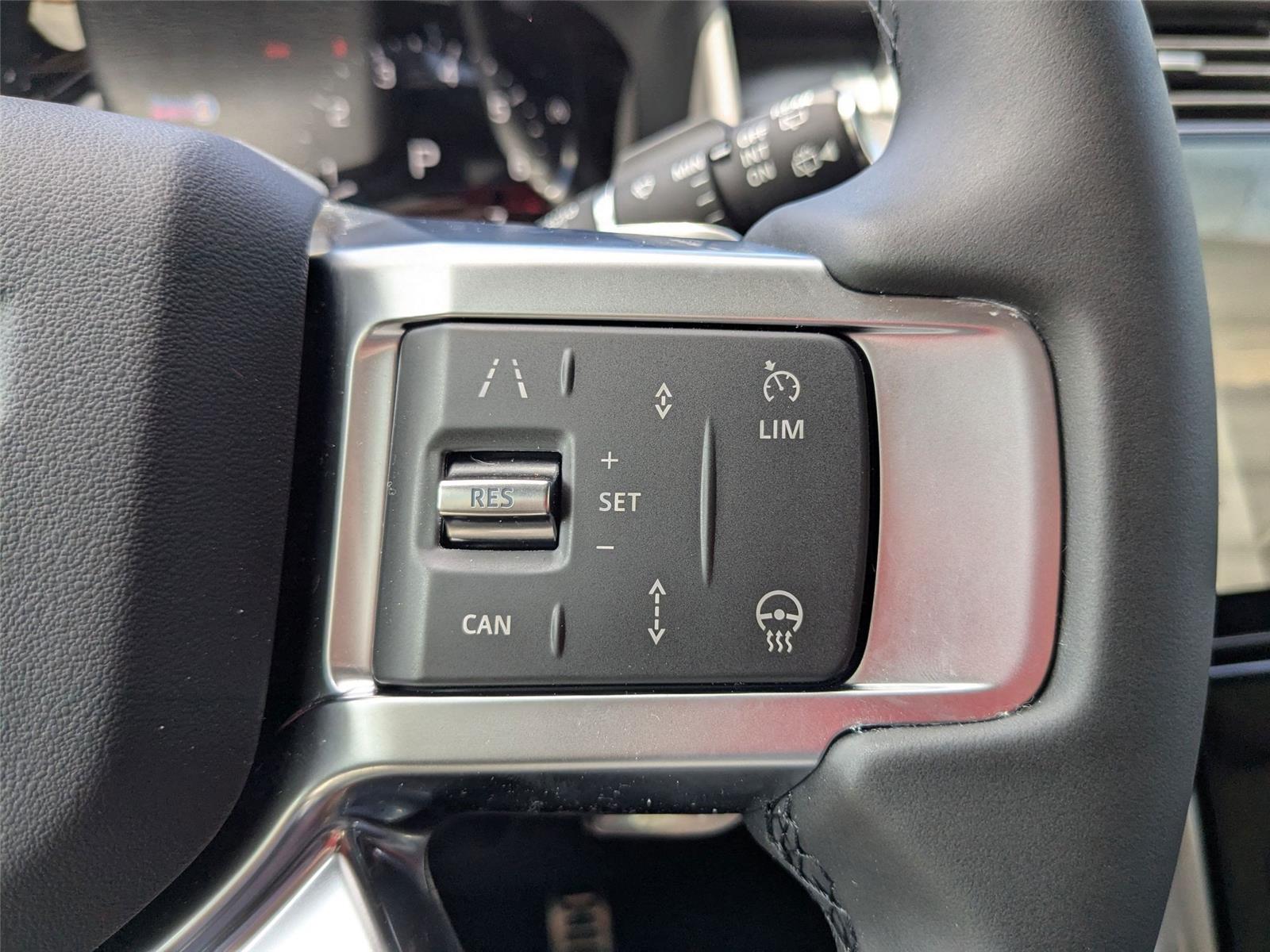 2025 Land Rover Discovery SE photo 17