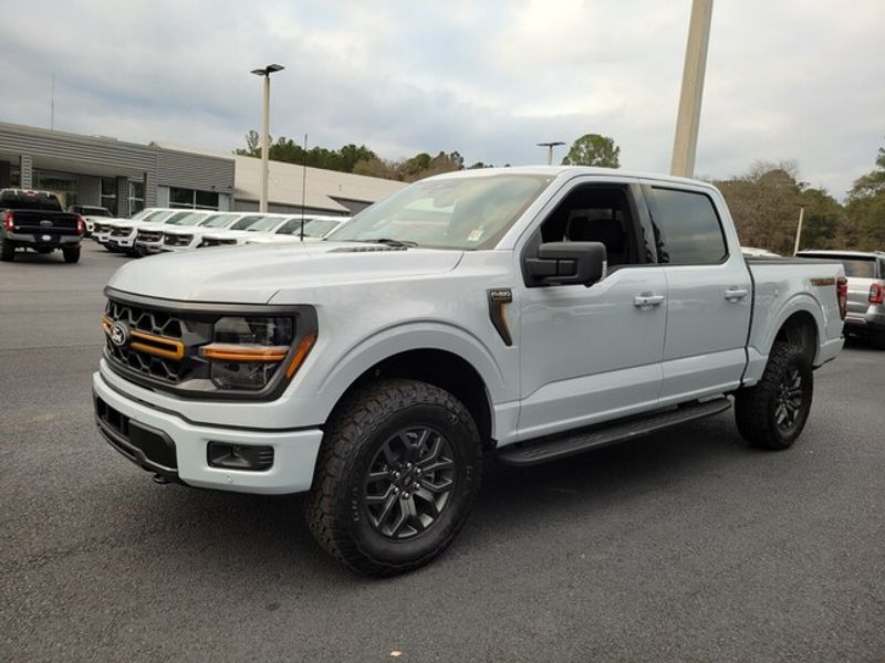 2025 Ford F-150 XLT photo 3