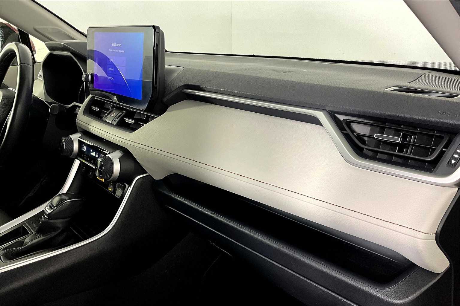 2023 Toyota RAV4 XLE Premium photo 13