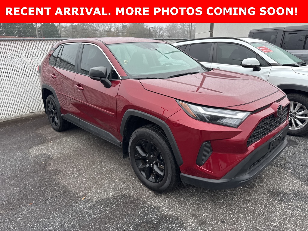 2024 Toyota RAV4 LE's photo