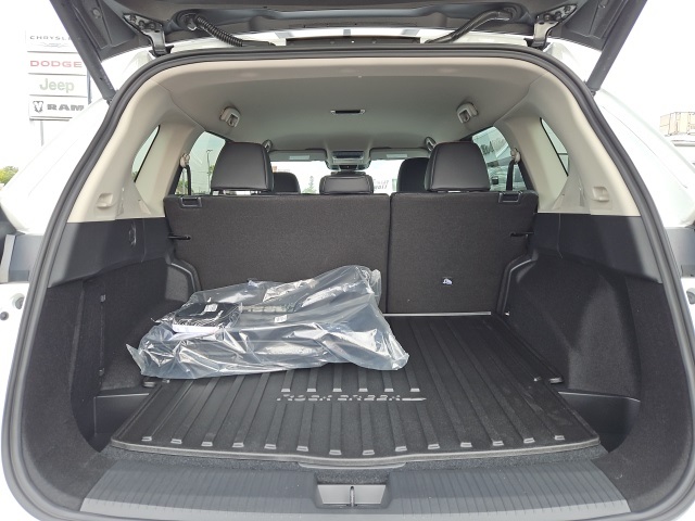 2026 Nissan Rogue SV photo 7