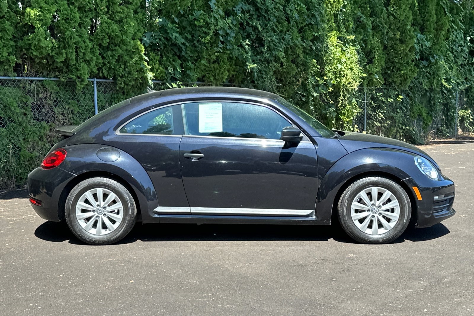 2018 Volkswagen Beetle S photo 3