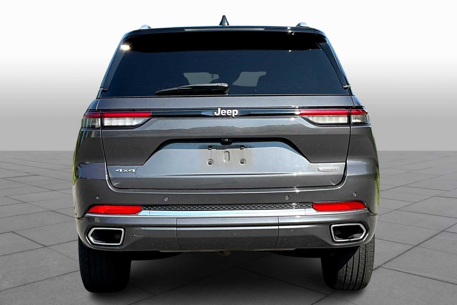 2023 Jeep Grand Cherokee Summit photo 4