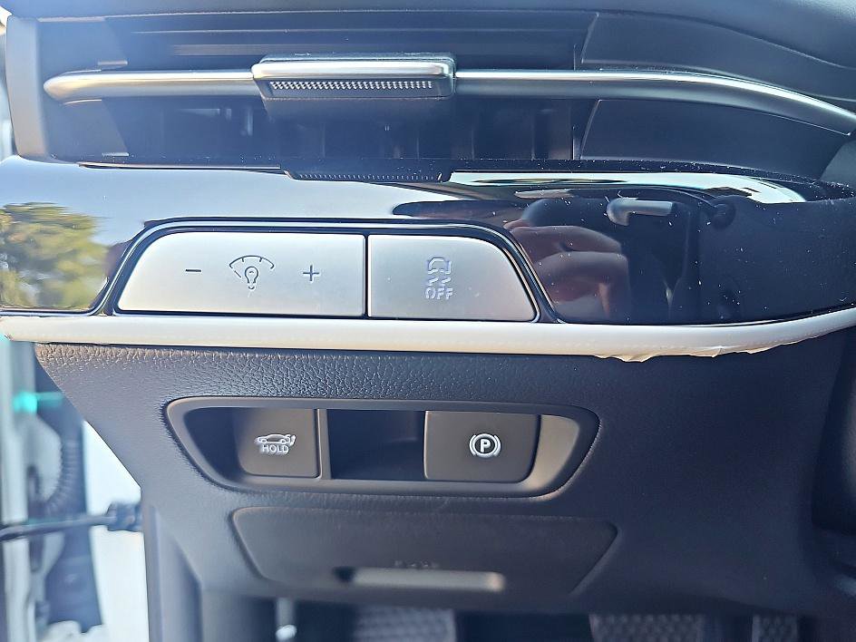 2025 Genesis G80 2.5T Advanced photo 17