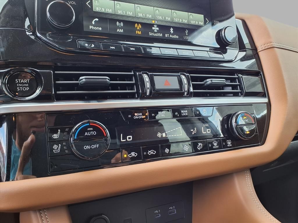 2025 Nissan Pathfinder Platinum photo 4