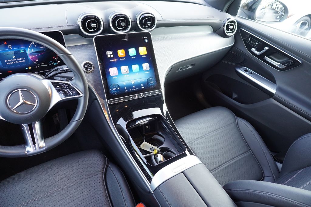 2025 Mercedes Benz GLC 300 photo 15