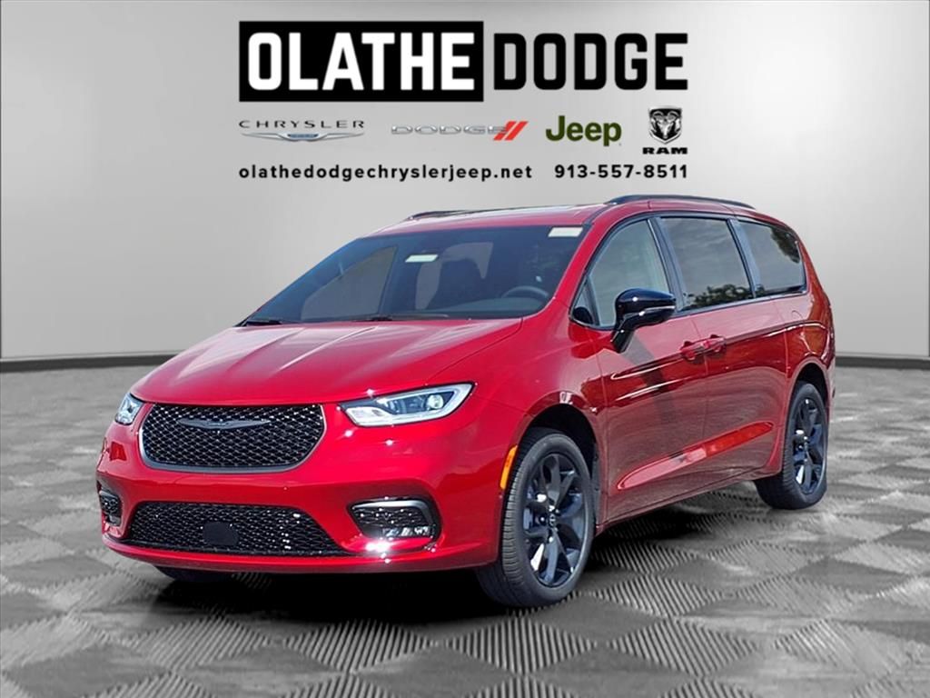 2026 Chrysler Pacifica Limited's photo