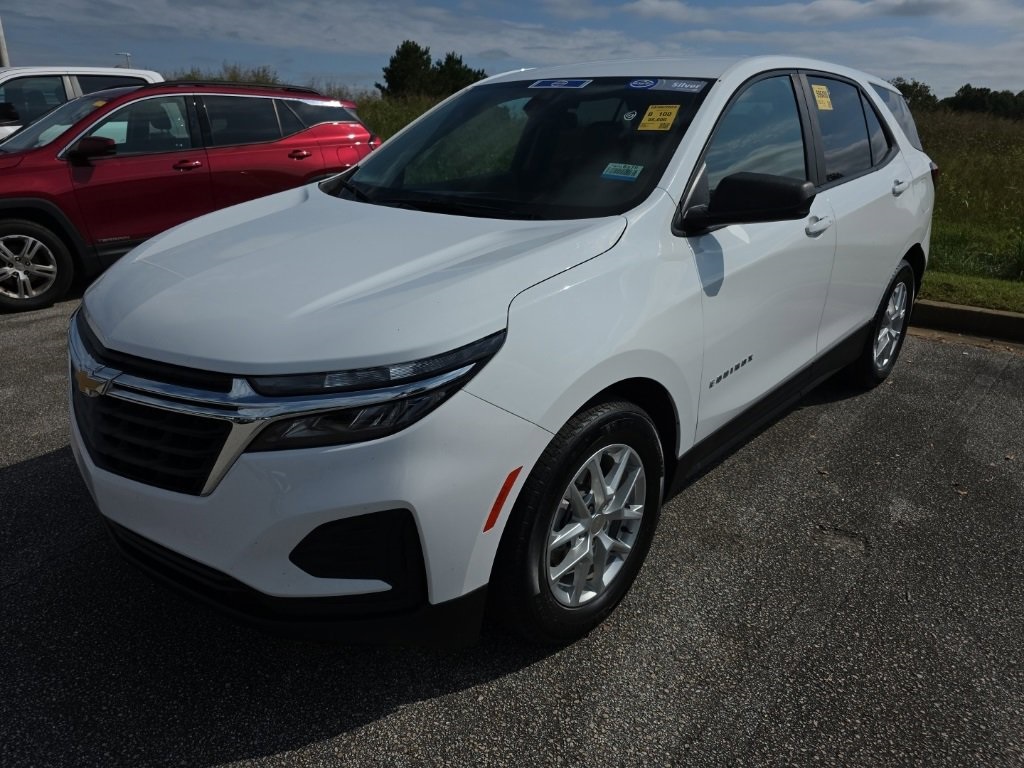 2022 Chevrolet Equinox LS photo 2