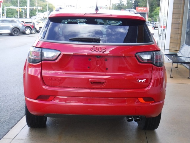 2022 Jeep Compass Limited photo 9