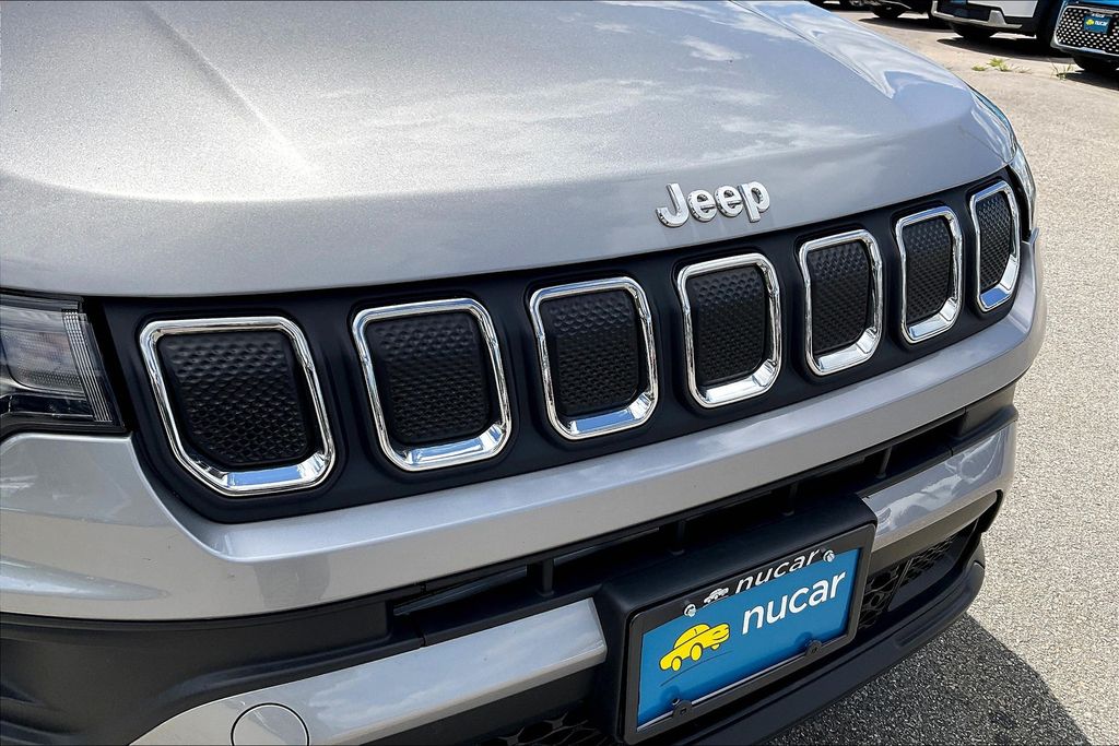 2022 Jeep Compass Latitude photo 28