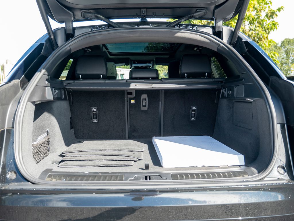 2025 Land Rover Range Rover Velar SE photo 30