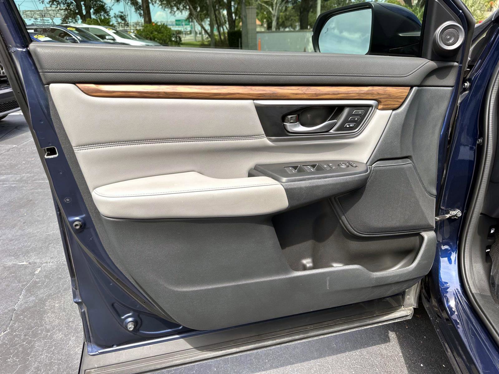 2022 Honda CR-V Hybrid Touring photo 15