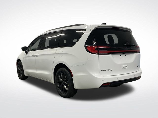 2026 Chrysler Pacifica photo 2