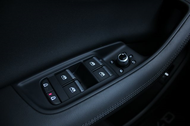 2023 Audi Q7 55 Premium Plus photo 18