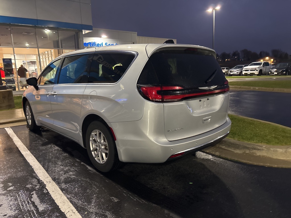 2024 Chrysler Pacifica Touring L photo 3