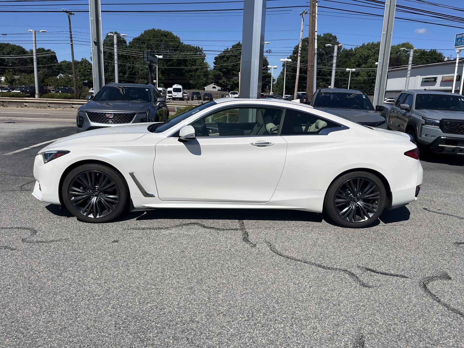 2022 Infiniti Q60 Luxe photo 6
