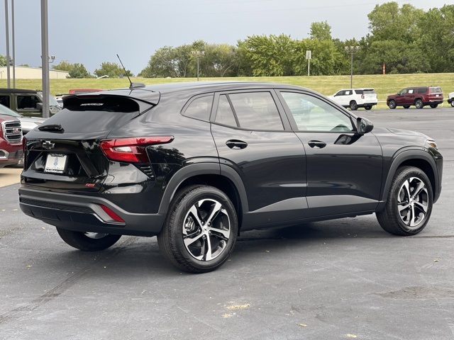 2025 Chevrolet Trax photo 3