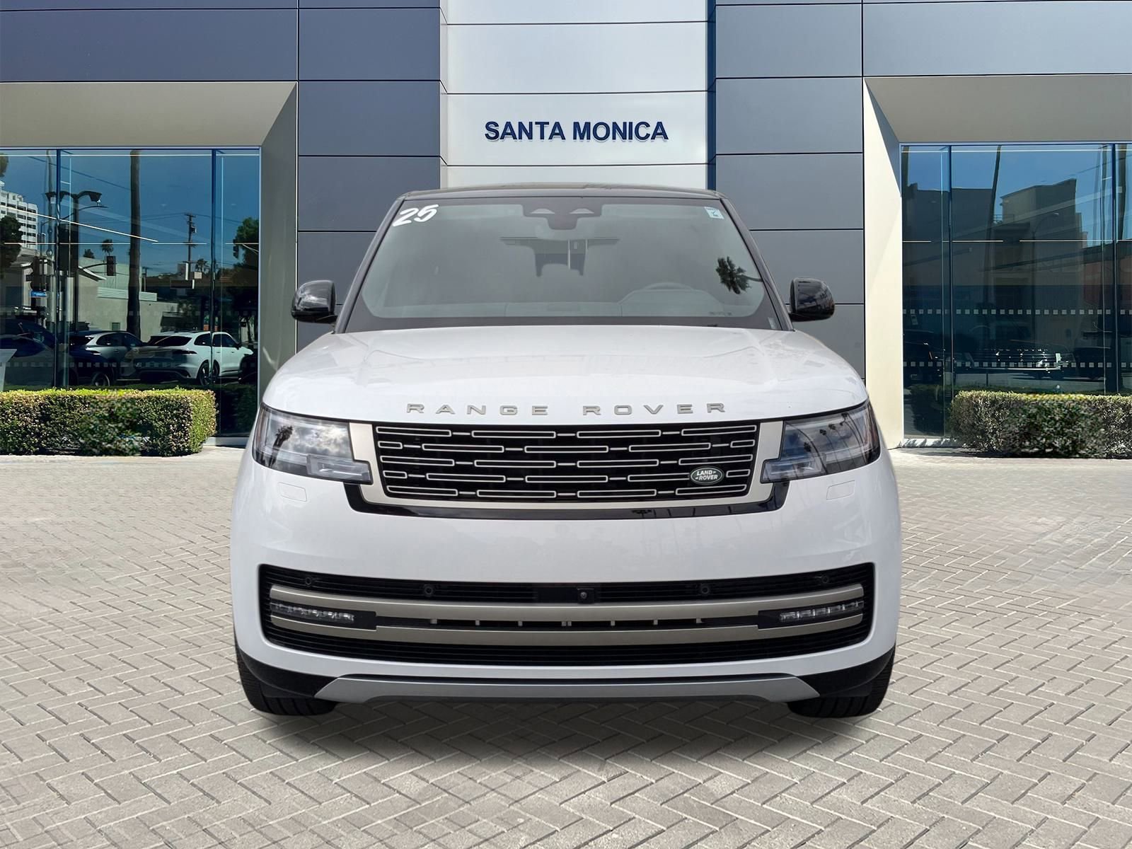 2025 Land Rover Range Rover SE photo 2