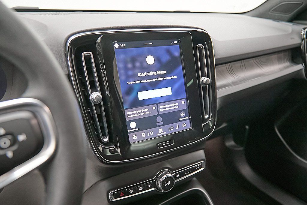 2023 VOLVO C40 - Image 13