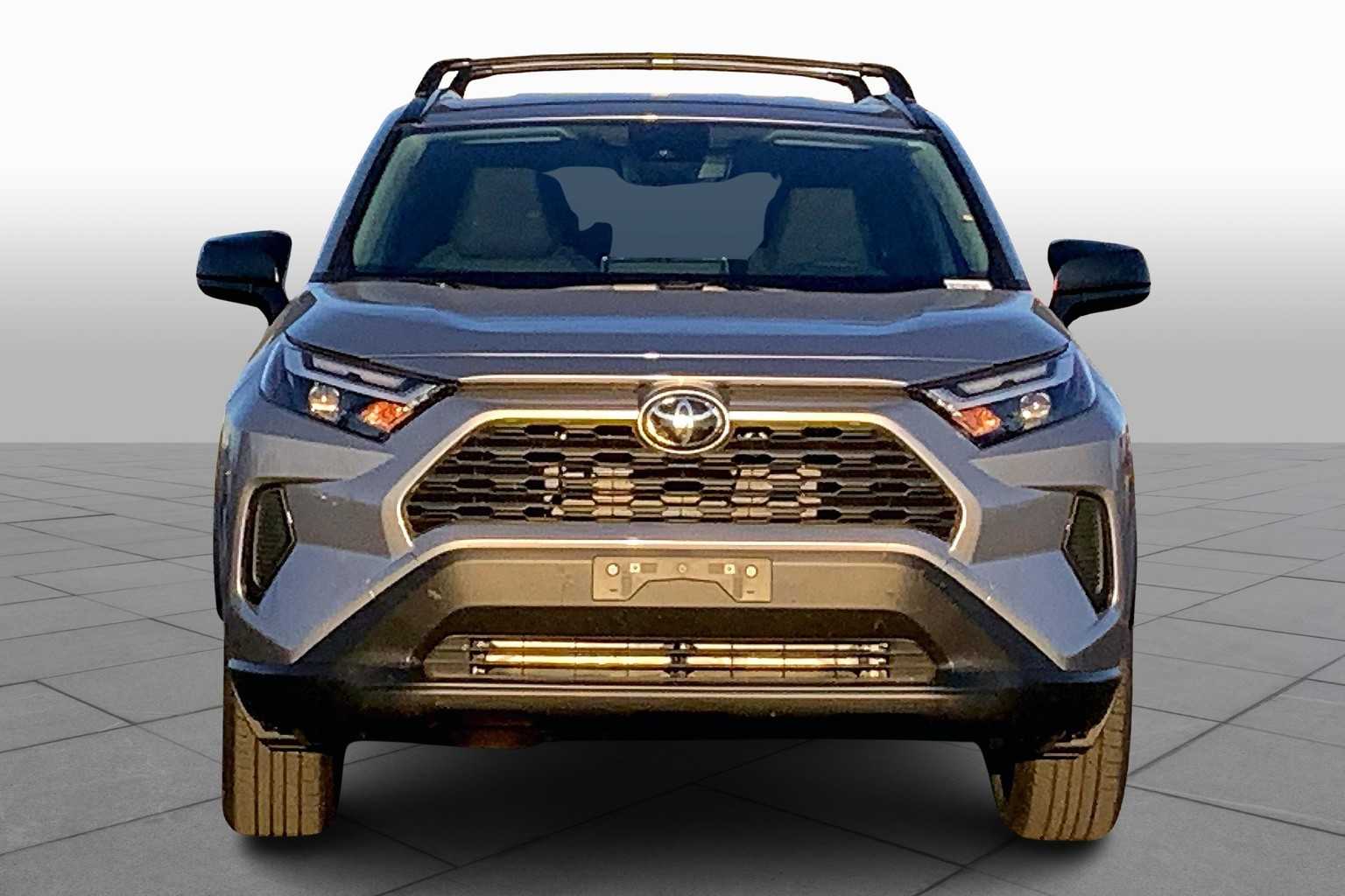 2025 Toyota RAV4 Hybrid LE photo 3