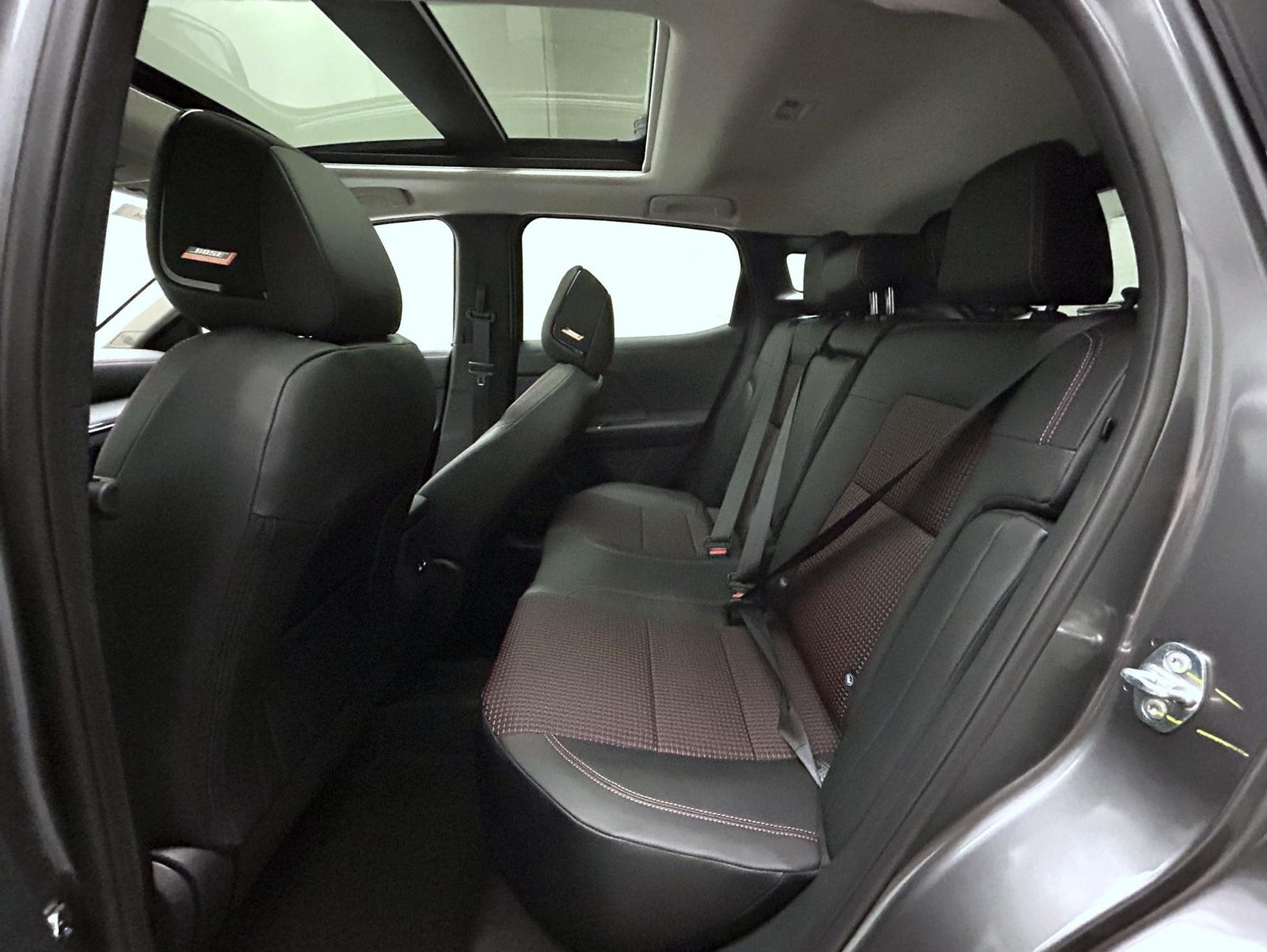 2025 Nissan Kicks SR photo 11