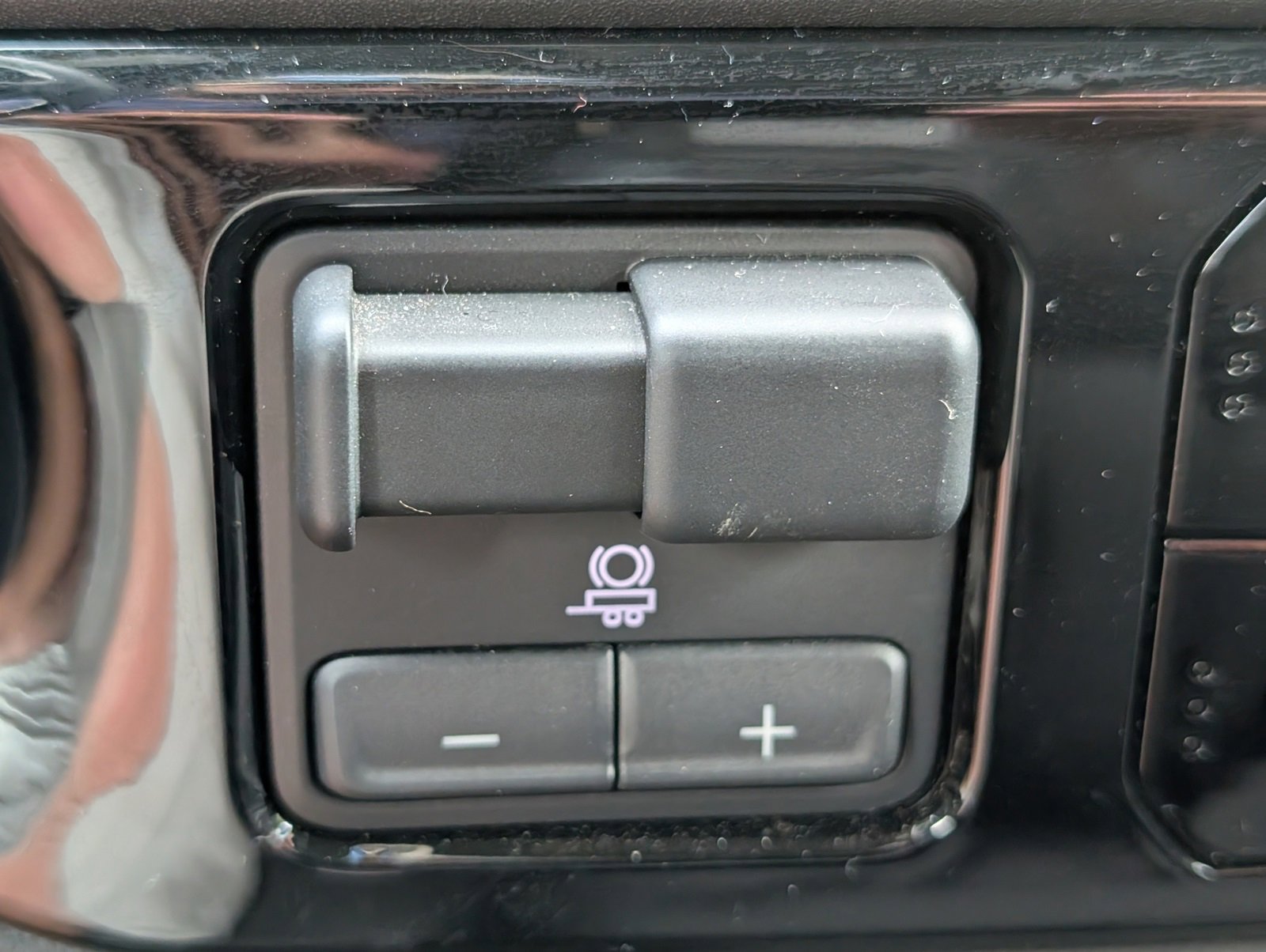 2025 Chevrolet Silverado 1500 LT photo 12