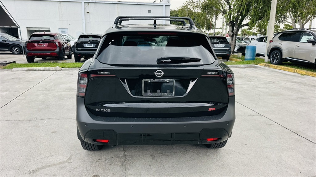 2026 Nissan Kicks SR photo 2
