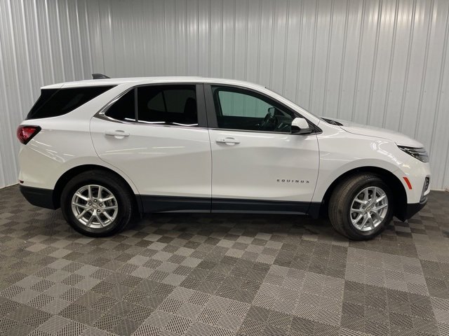 2022 Chevrolet Equinox LT photo 2