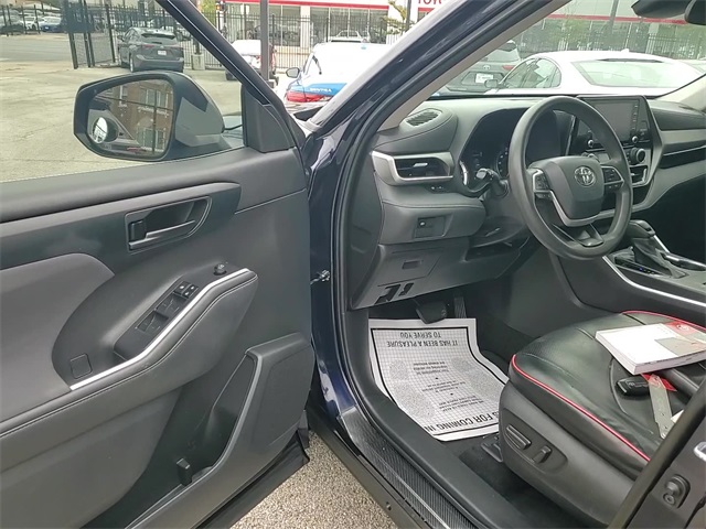 2022 Toyota Highlander L photo 10