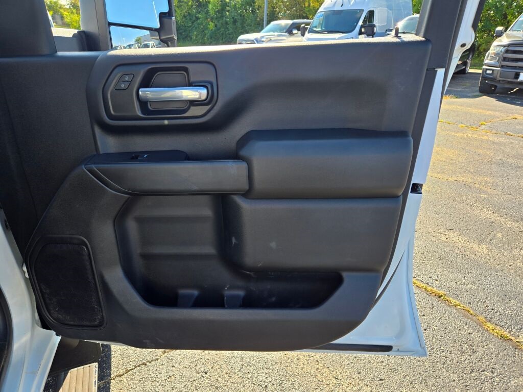 2021 Chevrolet Silverado 2500HD Custom photo 5