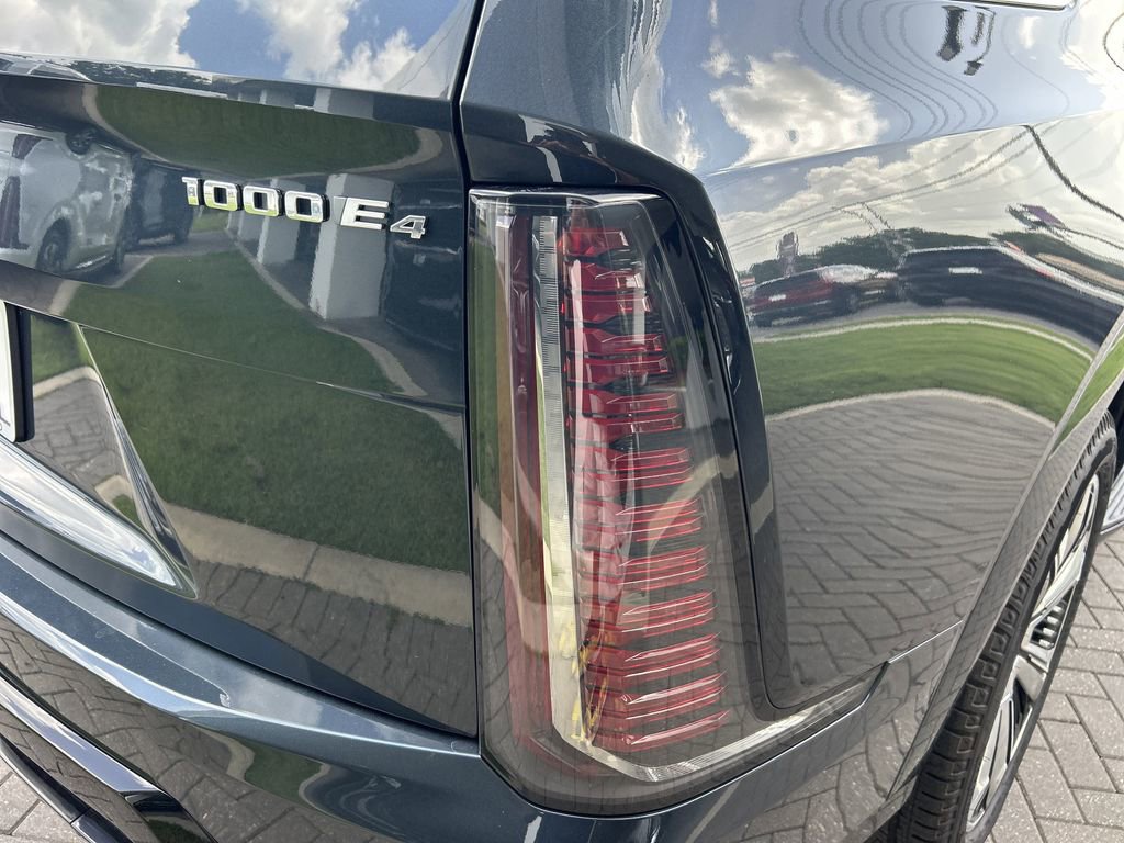 2026 Cadillac Escalade Luxury photo 9