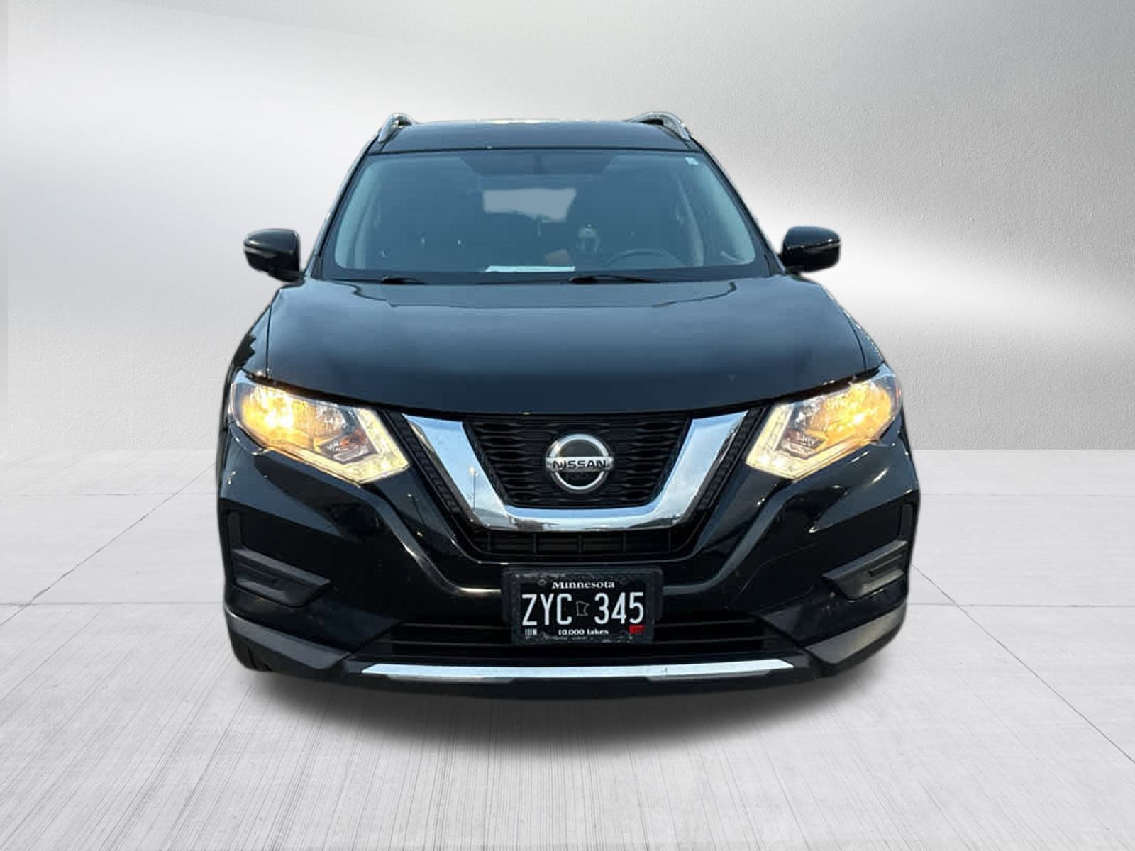 2018 Nissan Rogue SV photo 2