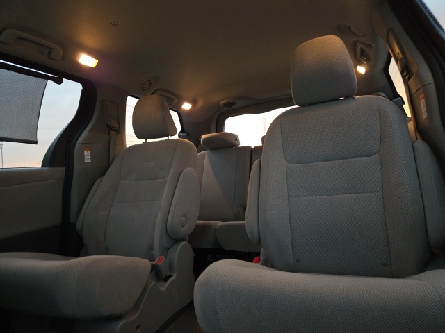 2020 Toyota Sienna L photo 13