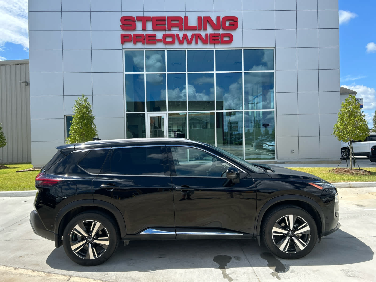 2023 Nissan Rogue SL's photo