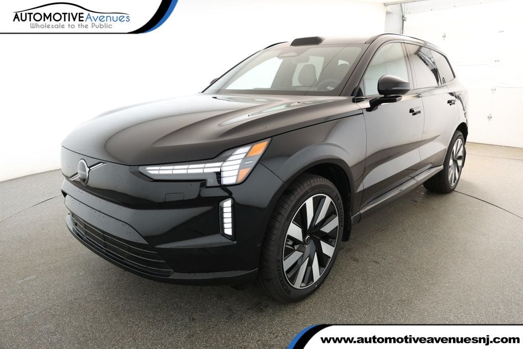 2025 Volvo EX90 Plus's photo