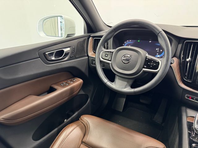 2022 Volvo XC60 B5 Inscription photo 40