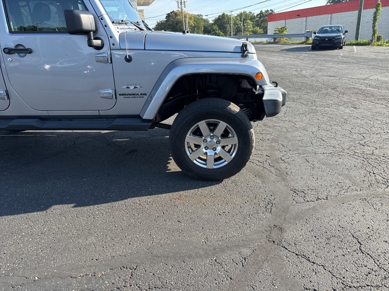 2016 Jeep Wrangler Unlimited Sahara photo 9