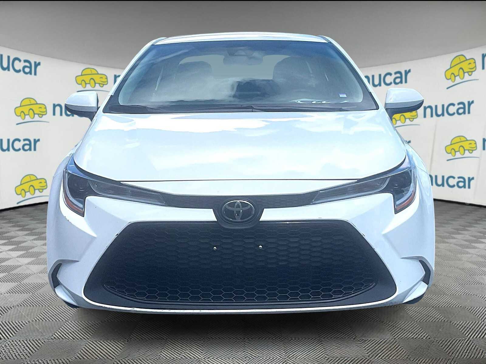 2022 Toyota Corolla LE photo 2