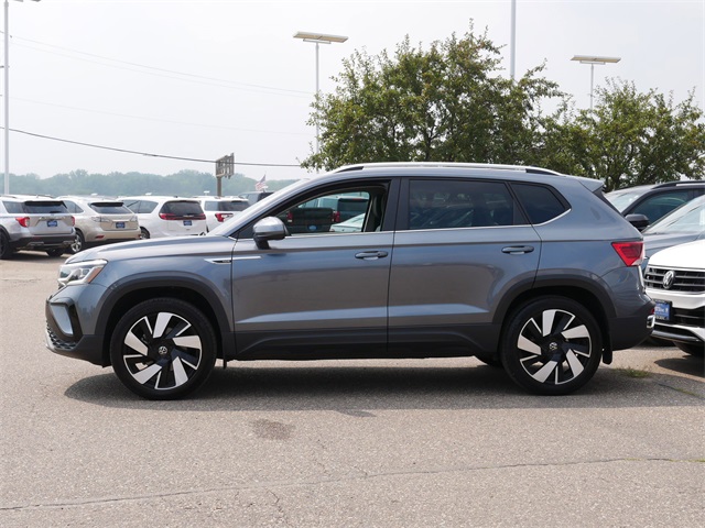 2024 Volkswagen Taos SEL photo 4