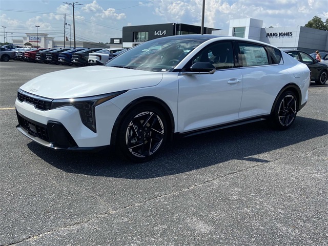 2025 Kia K4 GT-Line photo 4