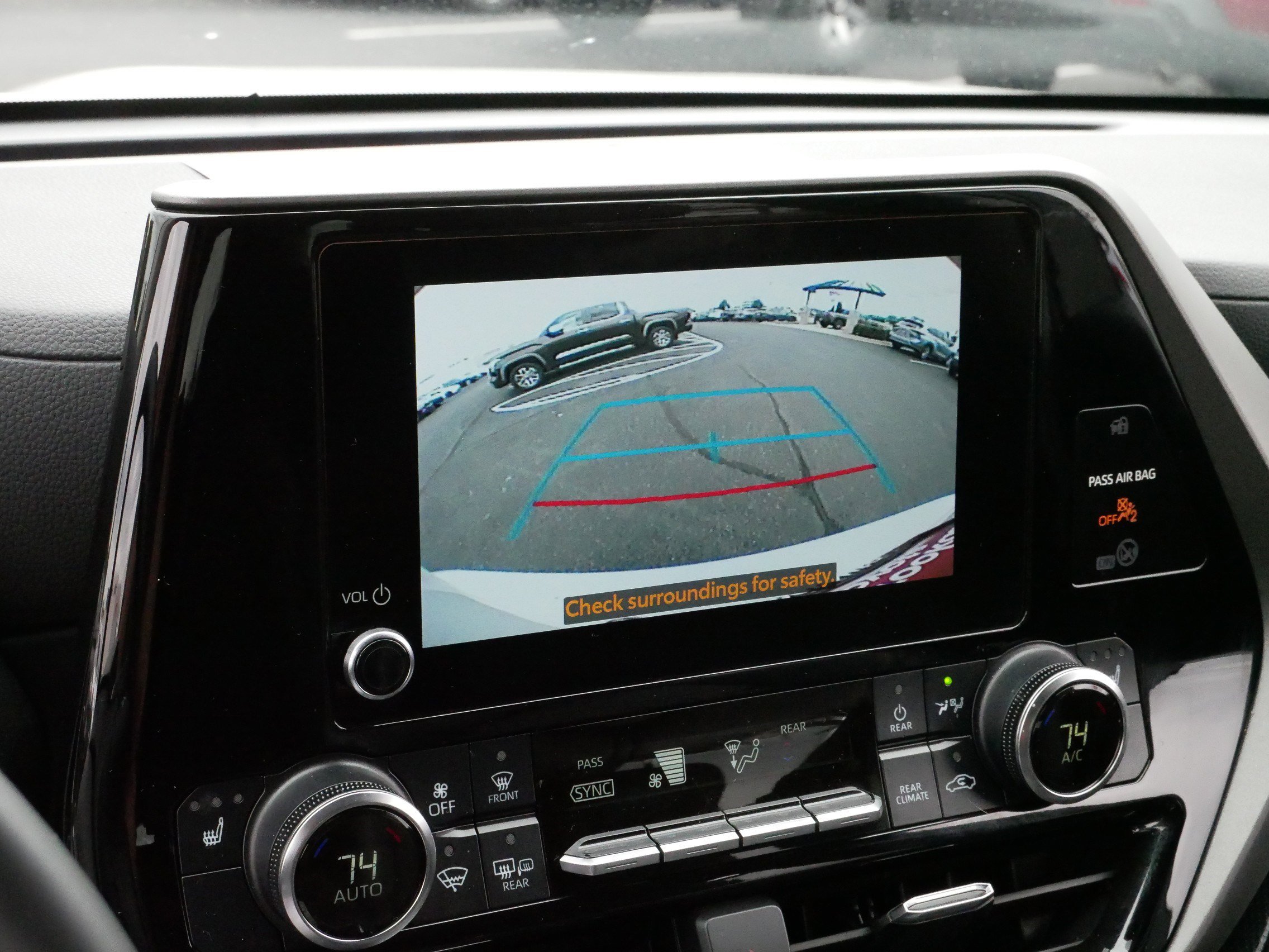 2024 Toyota Highlander XLE photo 24