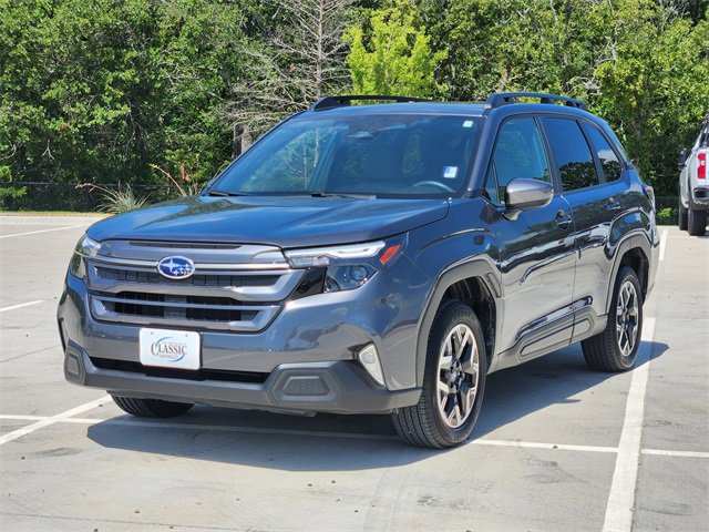 2025 Subaru Forester Premium photo 2