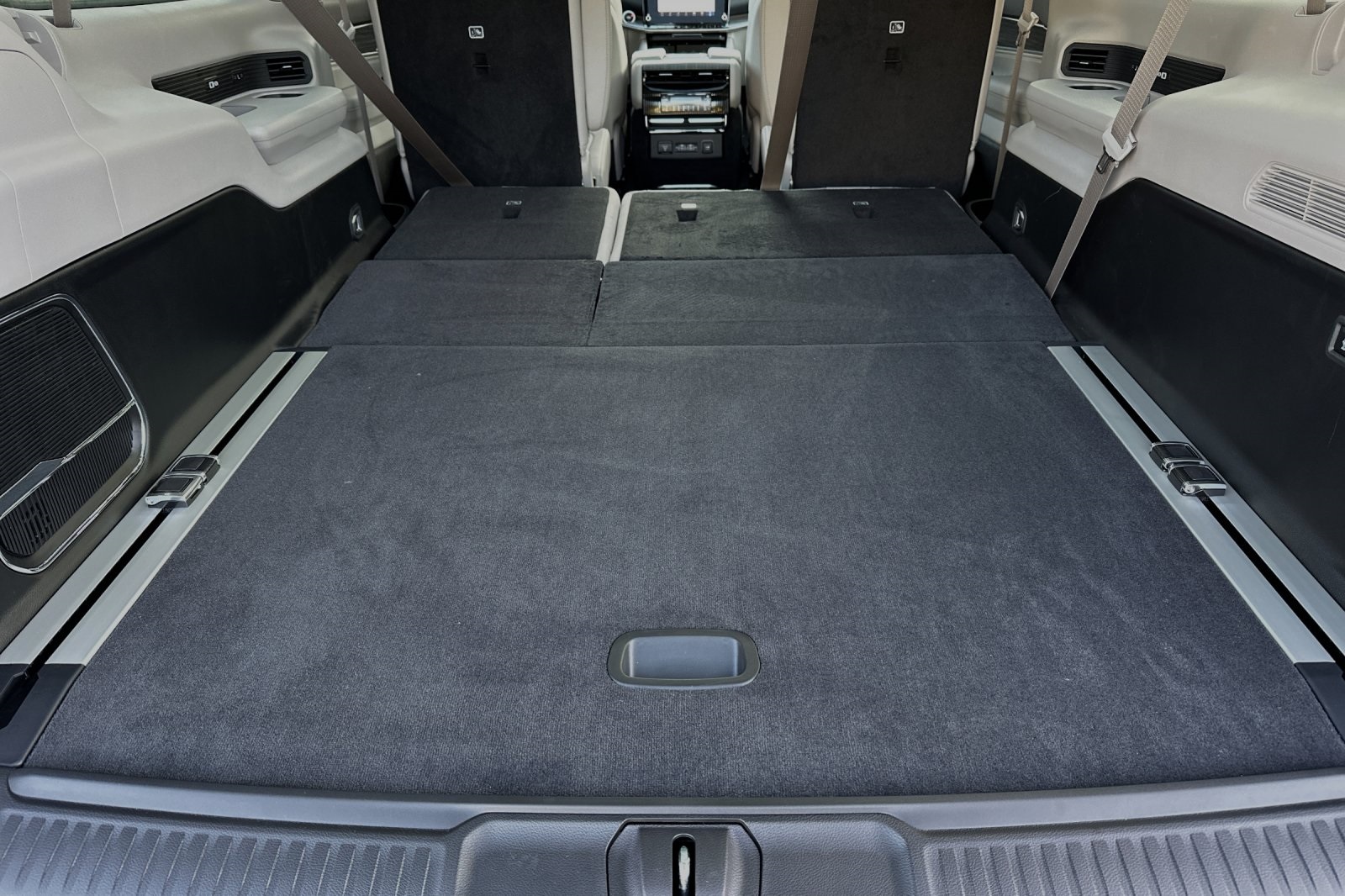 2024 Jeep Wagoneer L Series III photo 16