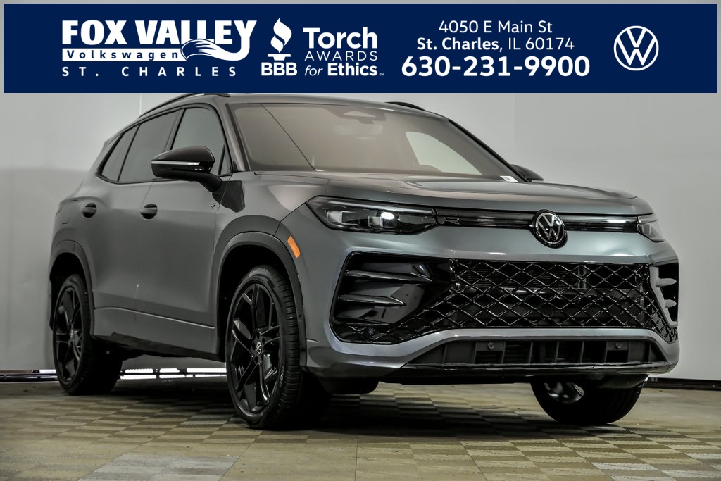 2025 Volkswagen Tiguan SE R-LINE BLACK's photo