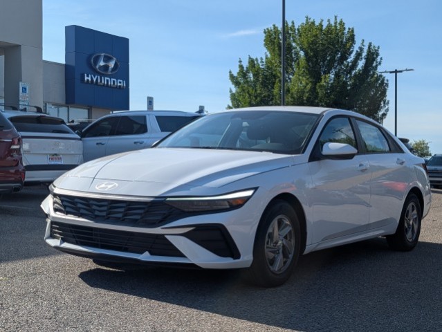 2025 Hyundai ELANTRA SE