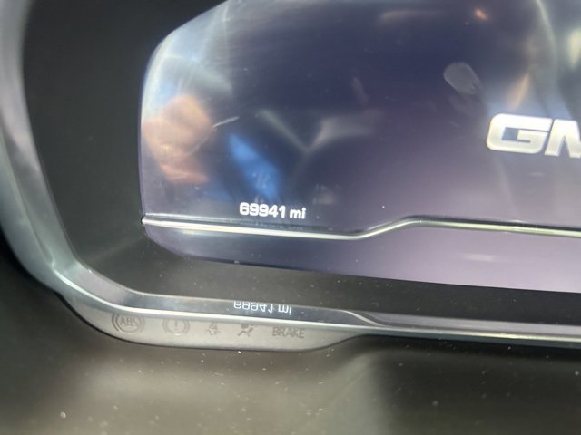 Used 2022 White Frost Tricoat GMC SLT image 28