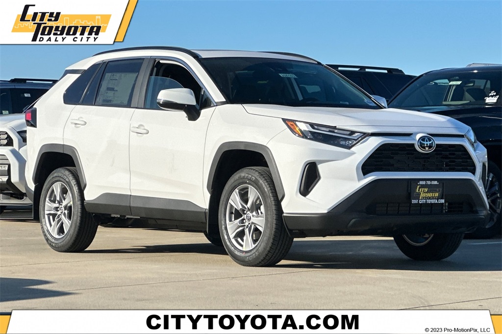 2025 Toyota RAV4 XLE's photo