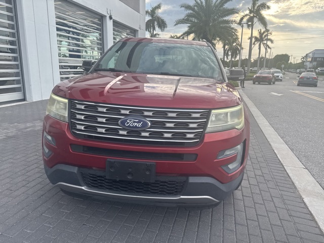 2017 Ford Explorer XLT photo 2
